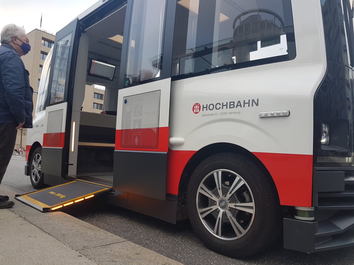 MOBILE_ZEITEN's tweet photo. Besuch der automatisierten #ÖPNV-Projekte #HEAT in #Hamburg und #TaBuLa in #Lauenburg im Rahmen des @NorthSeaRegion Projektes @_ART_Forum_ . Interessante Einblicke und guter Erfahrungsaustausch mit den Akteuren vor Ort. #driverlessmobility #ErlebnisMobilität #MobilityExperience https://t.co/vQBY1QJg00
