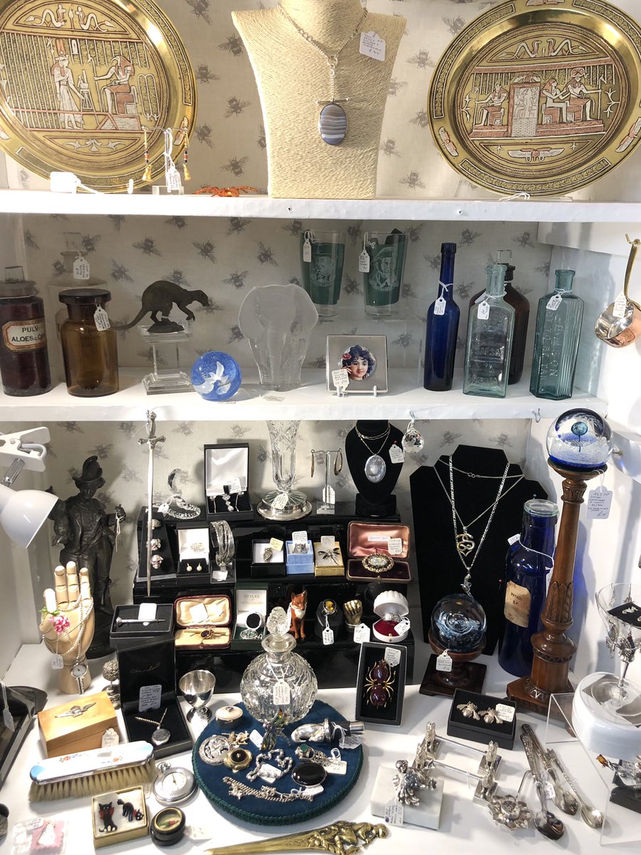 LisaMarieFranks's tweet photo. π Starting Monday Off With These Treasures @ Melksham Arcade π
#jesuschristislord #mourningjewellery #jewels #shopviews #christmas #vintagechristmas #ingodwetrust https://t.co/Xq7rSZfLqP