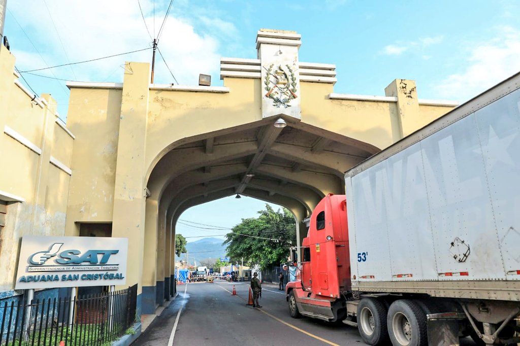 Noticiero El Salvador 🇸🇻 on Twitter: "Los camiones con ayuda humanitaria de El Salvador llegan a la frontera San Cristóbal, en Santa Ana, para continuar su recorrido hacia Guatemala y apoyar a