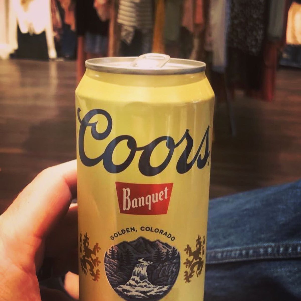 TheRealTonyVann's tweet photo. If you are ever in Independence, KS, may I strongly suggest a stop at Apricot Lane. Lest you judge, my lovely wife @princess4evr21 shops whilst I drink a provided can of @CoorsBanquet and sit comfortably in a leather chair. Perfect for the discerning husband/co-shopper. https://t.co/m0B30FyjvX