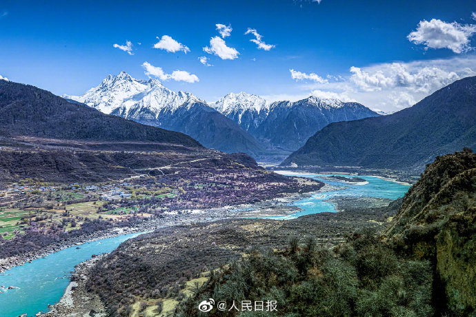 PDChinese's tweet photo. 【文旅部：#雅魯藏布大峽谷確定為5A級景區。你想去嗎？】今日，文化和旅遊部按程序組織綜合評定並完成公示，確定西藏自治區林芝市雅魯藏布大峽谷旅遊景區為國家5A級旅遊景區。 https://t.co/hbIbcMLdXu