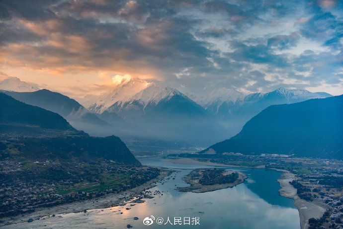 PDChinese's tweet photo. 【文旅部：#雅魯藏布大峽谷確定為5A級景區。你想去嗎？】今日，文化和旅遊部按程序組織綜合評定並完成公示，確定西藏自治區林芝市雅魯藏布大峽谷旅遊景區為國家5A級旅遊景區。 https://t.co/hbIbcMLdXu