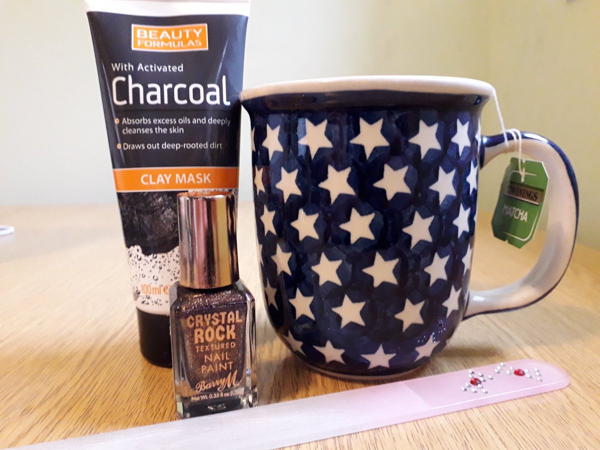 WYFRSPrTrust's tweet photo. Took 20 mins for myself (Claire G) at lunchtime and stepped away from the laptop 💅 sometimes it's easy to forget to look after yourself! 🍵 green tea and nails done with a face mask for later! #MindfulMondays #NOWvember #breaktime #selfcare https://t.co/A9NDoPjmCJ