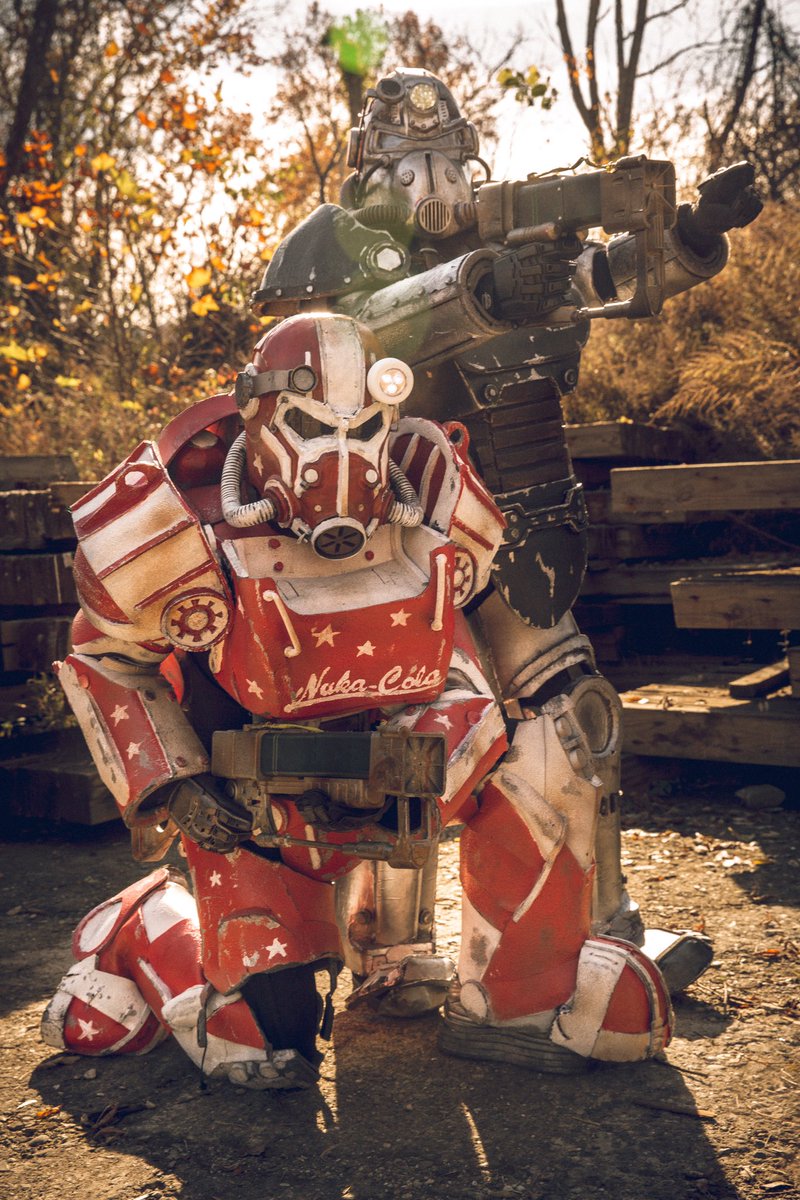 TheGIRRULEZ's tweet photo. ☢️“Uh...I’m.. how do you pee in that thing?” ☢️ The dialogue some npcs say in response to your power armor are 😂
T-51 Power Armor: fraupanda (IG)
Nuke-Cola Power Armor: thecosfather (IG)
#fallout #falloutpowerarmor #cosplay #bethesda #bethesdagamestudios #wasteland #nukacola https://t.co/zza4Kylkrm