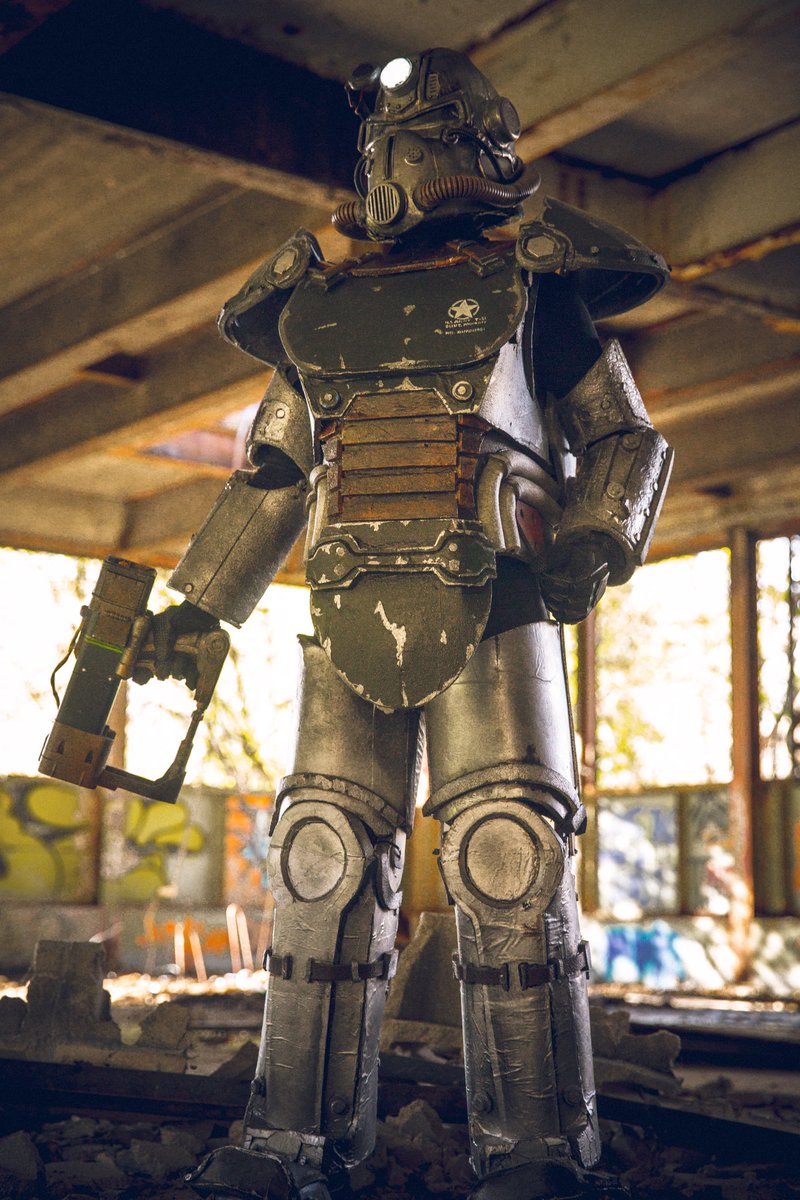 TheGIRRULEZ's tweet photo. ☢️“Uh...I’m.. how do you pee in that thing?” ☢️ The dialogue some npcs say in response to your power armor are 😂
T-51 Power Armor: fraupanda (IG)
Nuke-Cola Power Armor: thecosfather (IG)
#fallout #falloutpowerarmor #cosplay #bethesda #bethesdagamestudios #wasteland #nukacola https://t.co/zza4Kylkrm