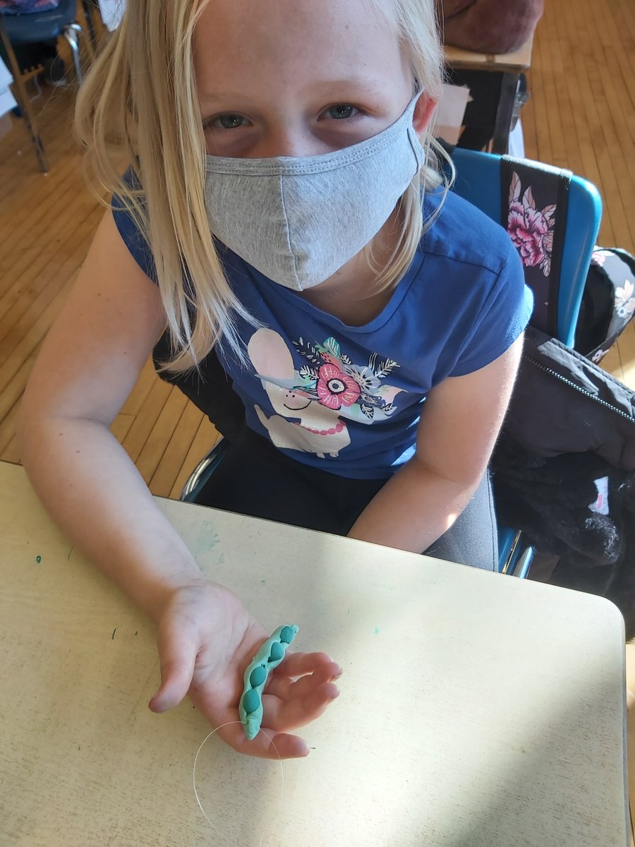 ugdsb's tweet image. Grade 3 and 4 students at Victory PS make promises during Treaties Recognition Week. Learn more on the board website: ow.ly/JbBR50Cfp5q #UGInfo #FNMIed @Victory_ps  @MoniqueCadieux @OPSBA