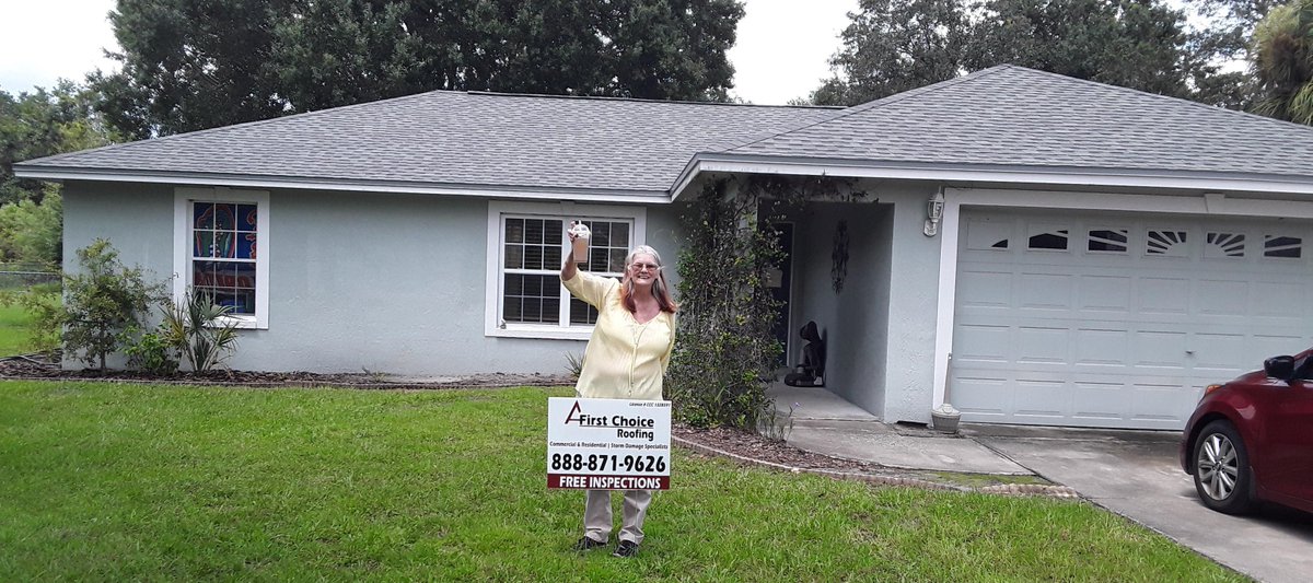 AFirstChoice_'s tweet photo. We love to see a happy homeowner after their new roof is installed! Give us a call at 888-871-9626 and ask us how we can help you through your claims process to get you that new roof.
#insuranceclaim #floridahomeowners  #GAFroof #stormdamage #stormdamagespecialist #Freeinspection https://t.co/2D7pNMmCm4