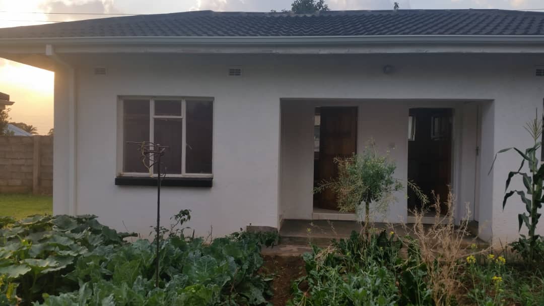 propertygalax2's tweet photo. Borrowdale West - One bedroom bachelor's Cottage for rent
✓ Bedroom
✓ kitchenette
✓ Borehole water
✓ Walled &amp; gated
✓ Rental fees - US$150 all inclusive
✓ Available for immediate occupation
WhatsApp 0771835705, Call (024)2753943 ; 0734157338. #Zimbabwe #borrowdale #ForRent https://t.co/QFvBIg3SFv