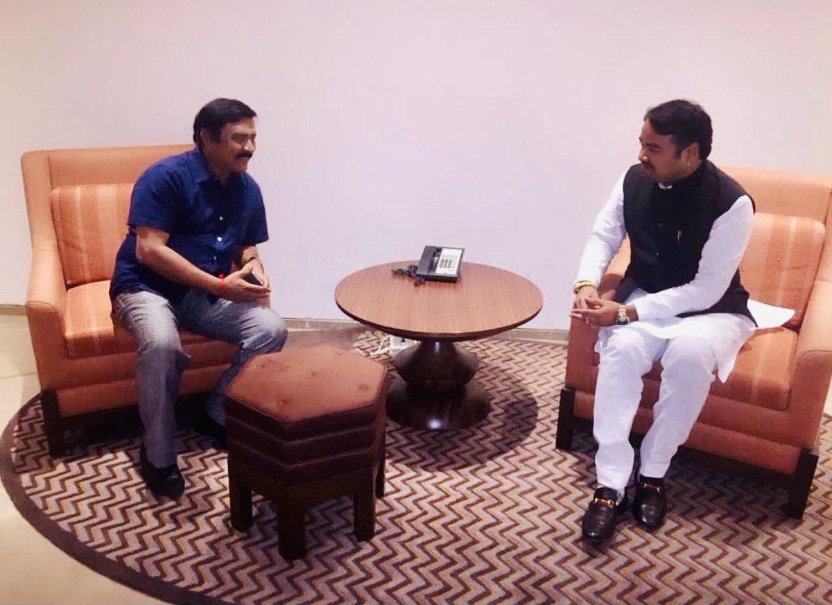 अनूप चौधरी । Anoop Chaudhary (@bjpanoop1988) on Twitter photo साउथ फ़िल्म इंडस्ट्री के जाने माने फ़िल्म निर्माता निदेशक श्री <a href="/UthayakumarDir/">Dir.R.V.uthayakumar</a> जी के जन्मदिवस पर ह्रदय से शुभकामनाएँ ईश्वर से प्रार्थना है आपको सदैव स्वस्थ रखें लम्बी आयु प्रदान करें 🙏🏻💐 हर हर महादेव जी
#HappyBirthday #uthayakumar #film #director #Tollywood #bollywood साउथ फ़िल्म इंडस्ट्री के जाने माने फ़िल्म निर्माता निदेशक श्री <a href="/UthayakumarDir/">Dir.R.V.uthayakumar</a> जी के जन्मदिवस पर ह्रदय से शुभकामनाएँ ईश्वर से प्रार्थना है आपको सदैव स्वस्थ रखें लम्बी आयु प्रदान करें 🙏🏻💐 हर हर महादेव जी
#HappyBirthday #uthayakumar #film #director #Tollywood #bollywood