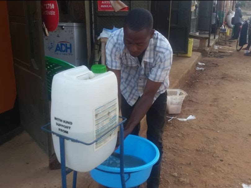 Share_Uganda's tweet photo. Our COVID-19 prevention work is continuing in Kabira. We've funded more hand washing stations, masks and cleaning products. Our health centre is still providing other crucial services during this challenging time. Thank you for all your support! https://t.co/DpaKxzGB2q