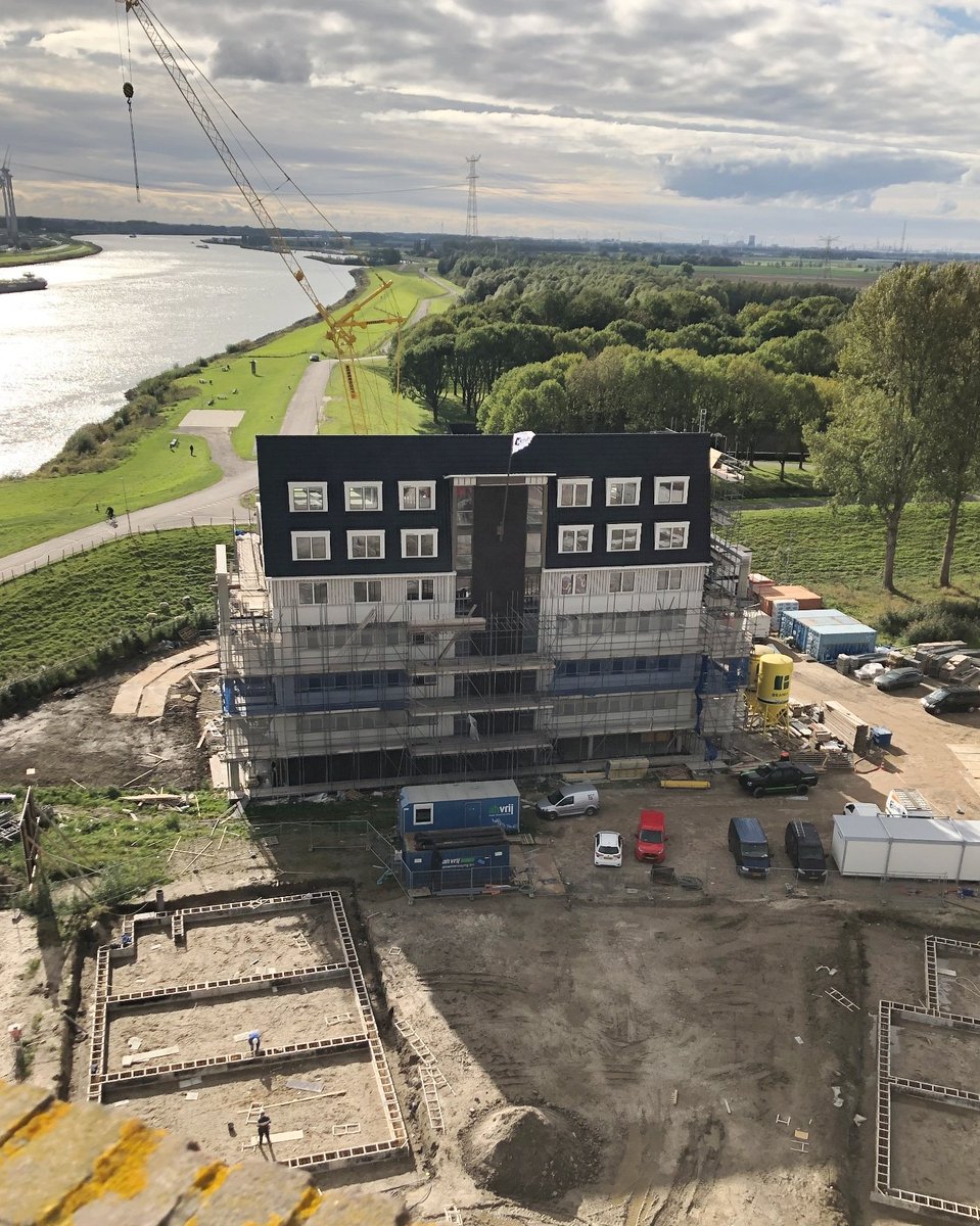 Weboma's tweet photo. Zaterdag 14 november heeft u de kans om binnen te kijken bij het appartementengebouw van project Bij de Watertoren in ‘s-Gravendeel. Weliswaar op afspraak (te maken via 0174-225623) maar de deuren van bouwnummers 1, 2, 3 en 13 zwaaien open. Meer info?  https://t.co/bhroCpItD1 https://t.co/JvdPNjCDH4