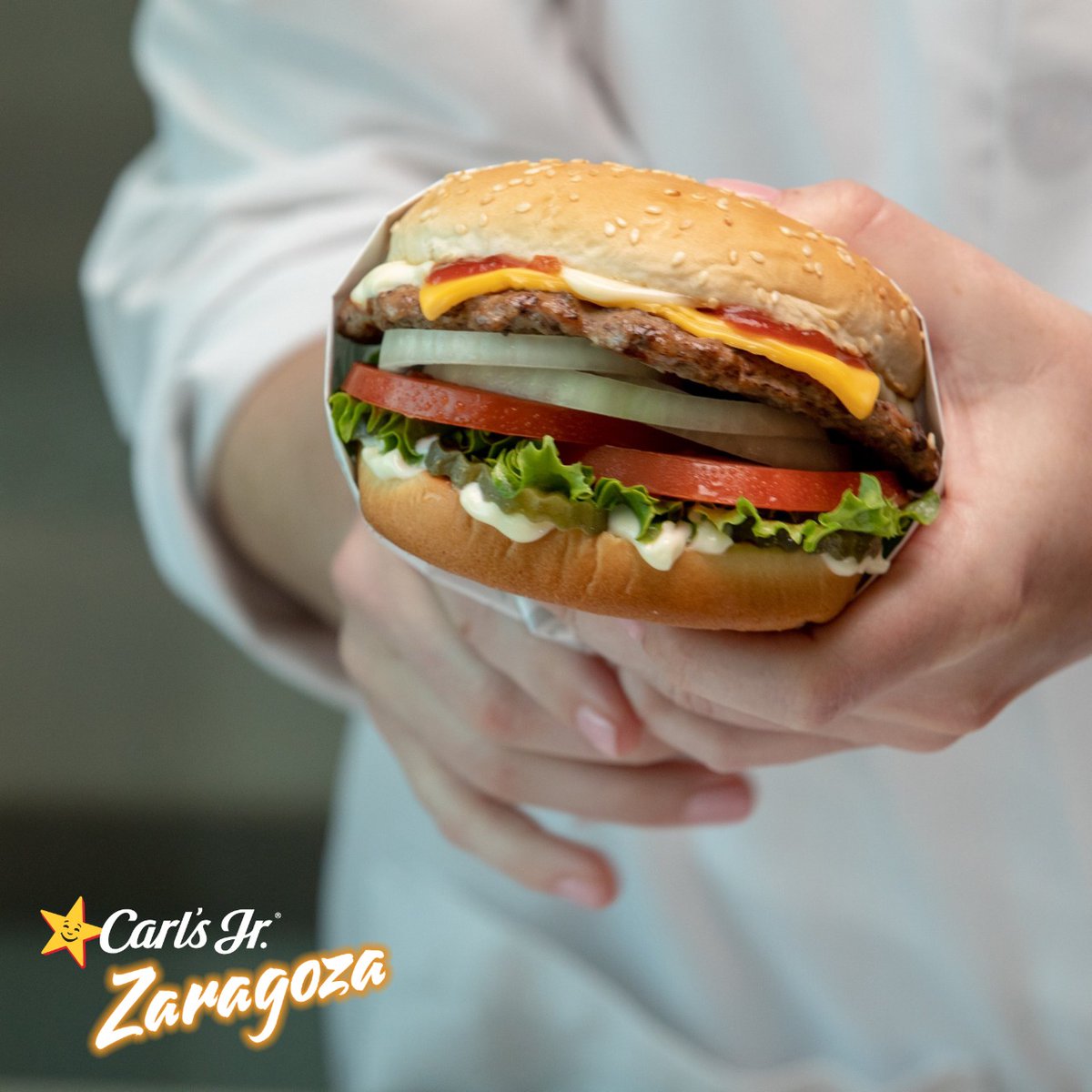 ReporteQRO_'s tweet photo. 😱🍔🍟Carl's Jr. México te espera este 📅13 de Noviembre a las 12 pm en la Gran Apertura de 📍 Sucursal. Zaragoza, 🤩 Los 50 primeros invitados comen gratis por todo un año (un combo al mes).
#aperturaZaragoza #BurgerFan #burger #carlsjr https://t.co/p4pzwmeOvB