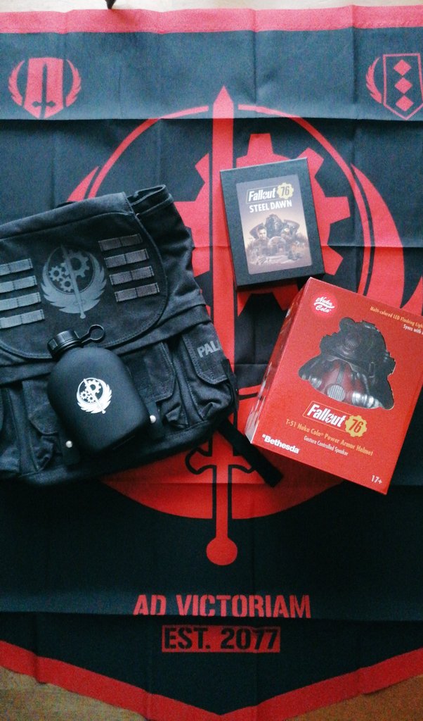 Une caisse étrange déposée devant ma porte ce matin ! La confrérie est peut être plus proche qu'on ne le pense... 😳 Ad Victoriam! Merci <a href="/Bethesda_fr/">Bethesda France</a> <a href="/falloutfr/">Fallout France</a> 😍 #steeldawn #fallout76