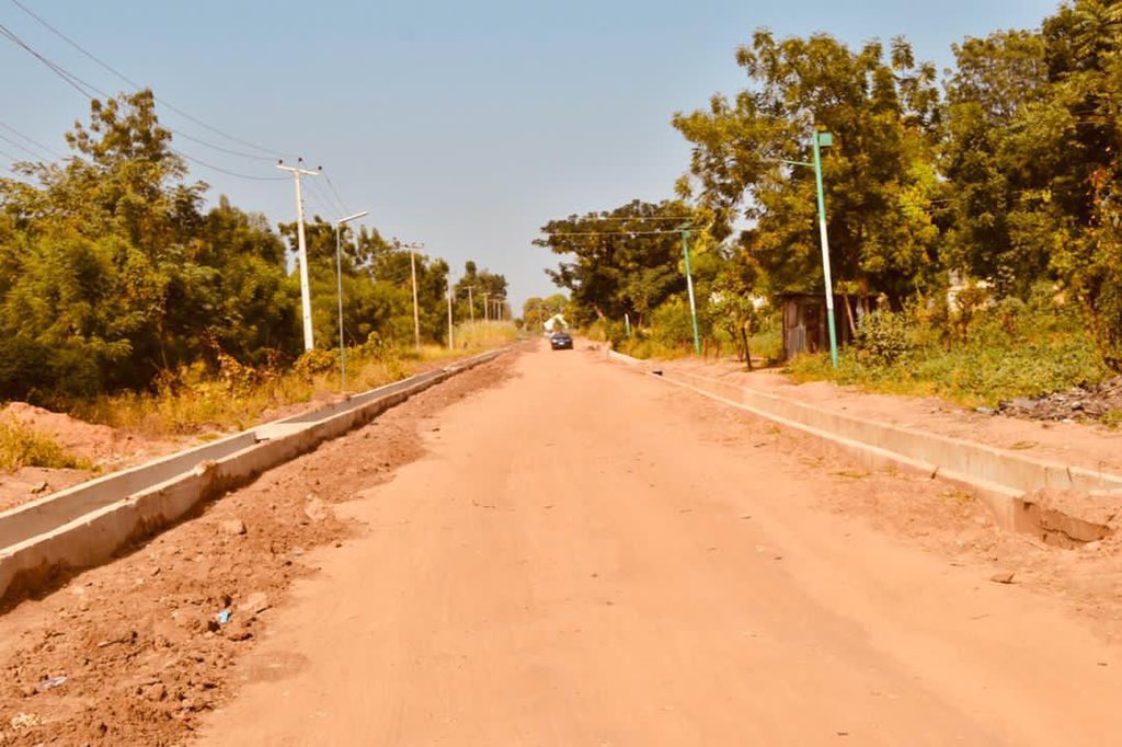 MP_Muye's tweet photo. The government has therefore pleaded with commuters to bear with the situation and any inconvenience as well as give maximum corporation towards the success of the project while urging the Contractor for speedy completion of the project.

#InsideNigerProjects 
#ASBProjects https://t.co/YfvILdZ19A