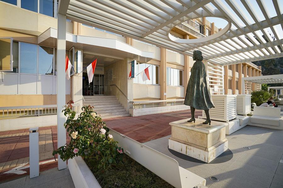 MonacoLife_'s tweet photo. Hospital boosts number of Covid beds for second wave
The Princess Grace Hospital has increased its capacity to care for Covid-19 patients as case numbers continue to rise rapidly in the Principality....
#monaco #monacolife #monaconews #montecarlo #monacoli https://t.co/9shJ8vZ86Z https://t.co/UTY0R65qdx