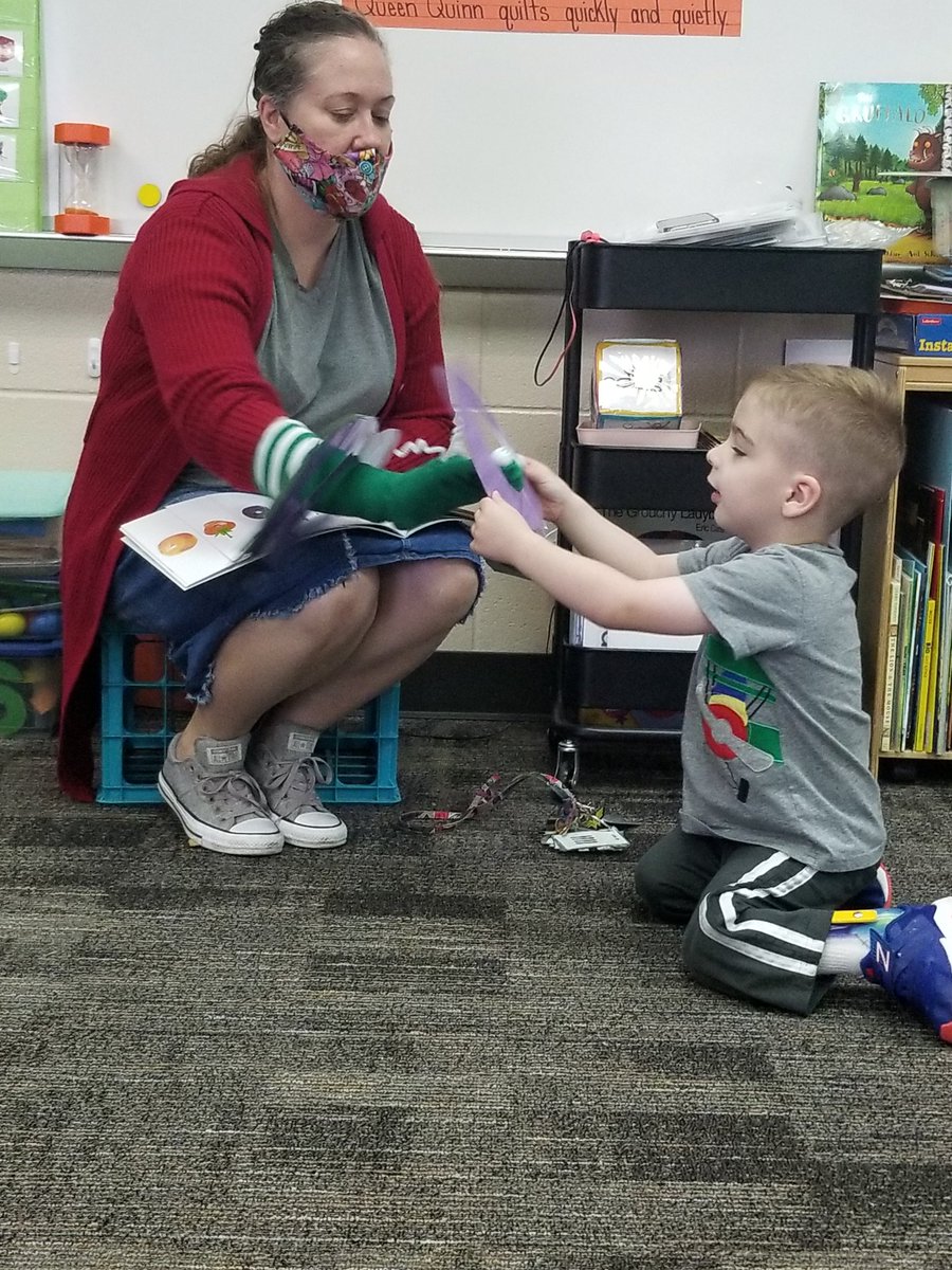 MrsMarez_PK's tweet photo. When @ericcarle 's #veryhungrycaterpillar comes to visit @HumbleISD @HumbleISD_WPE Pre-K class, much food is shared and enjoyed! #sharethelight #bethelight @pamelaann66 @stampcrazy75 #adventuresinprek #earlyreaders #loveofreading https://t.co/fEsSGDpbYe
