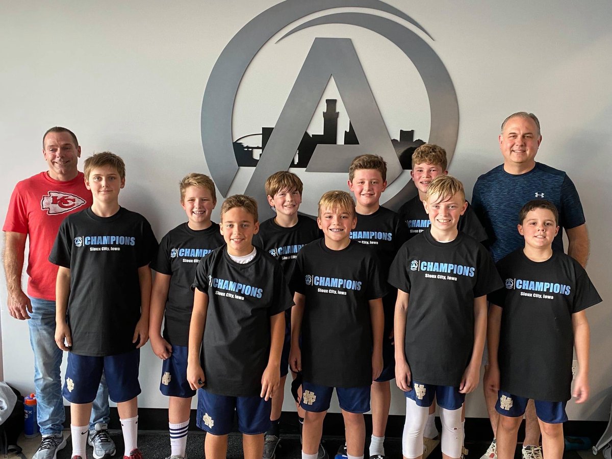 HeelanYouth's tweet photo. 6th grade boys preseason champs @ the Arena. Congrats boys! @MasonMoravek @mamaclayborne https://t.co/QpgzQH6EpQ