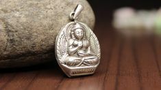 shakyahandicraf's tweet photo. Buddha Locket Dharmachakra mudra is a Tibetan influenced design hand carved by the skilled Newar Artisans from Nepal. #Art #Paintings #Buddhadecor #Walldecor #floordecor #Christmas2020 #homedecor #dharmastore #buddha #tibetan #thangka https://t.co/JM5sDMjhzO