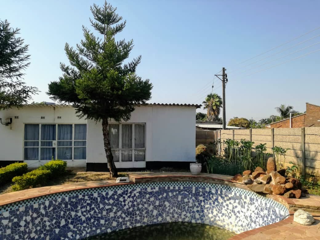 propertygalax2's tweet photo. Strathaven - Self contained bachelor cottage for rent
✓ Open plan Lounge &amp; bedroom
✓ kitchen with a sink
✓ Own inside toilet &amp; bath tub
✓ Walled &amp; gated
✓ Standby generator
✓ Rent- US$200 all inclusive
✓ ZOL WI-FI
WhatsApp 0771835705, Call (024)2753943; 0734157338 #harare https://t.co/iJLVoxVfUm