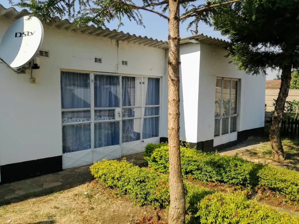 propertygalax2's tweet photo. Strathaven - Self contained bachelor cottage for rent
✓ Open plan Lounge &amp; bedroom
✓ kitchen with a sink
✓ Own inside toilet &amp; bath tub
✓ Walled &amp; gated
✓ Standby generator
✓ Rent- US$200 all inclusive
✓ ZOL WI-FI
WhatsApp 0771835705, Call (024)2753943; 0734157338 #harare https://t.co/iJLVoxVfUm