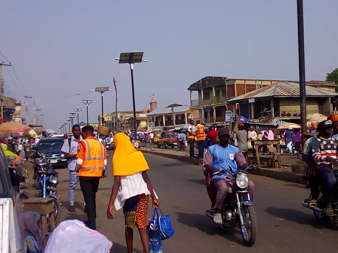 *KWARTMA clears Ipata Market to improve free flow of traffic.*