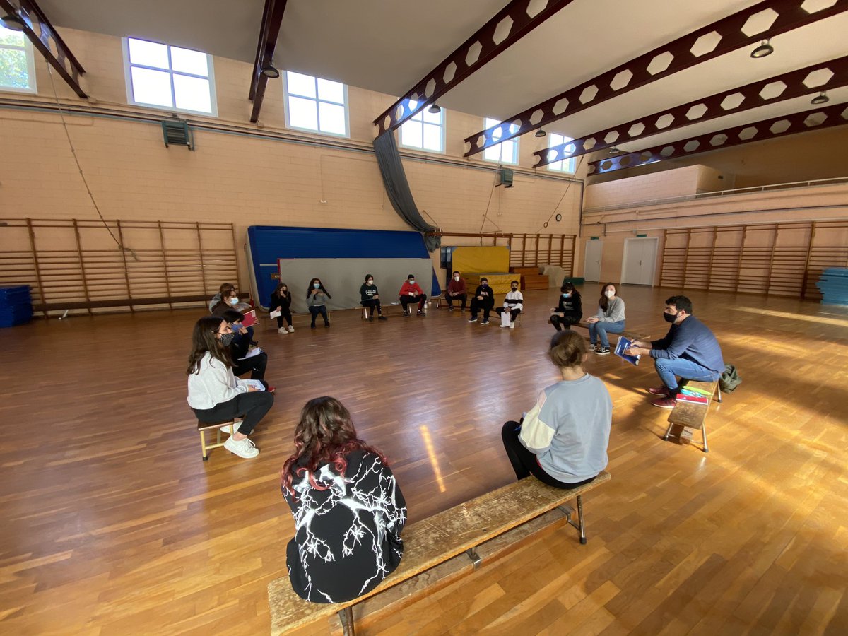 insbitacola's tweet photo. Primer Consell de Delegades del curs 20/21 amb els i les representants de cada grup-classe 📣

Ja s’han acordat alguns objectius anuals i s’ha pogut definir l’ordre del dia (amb els temes proposats per l’alumnat) per portar al proper #ConsellDeDelegades ‼️👍🏻

#BDVCiutatEducadora https://t.co/lOseqLC0q9