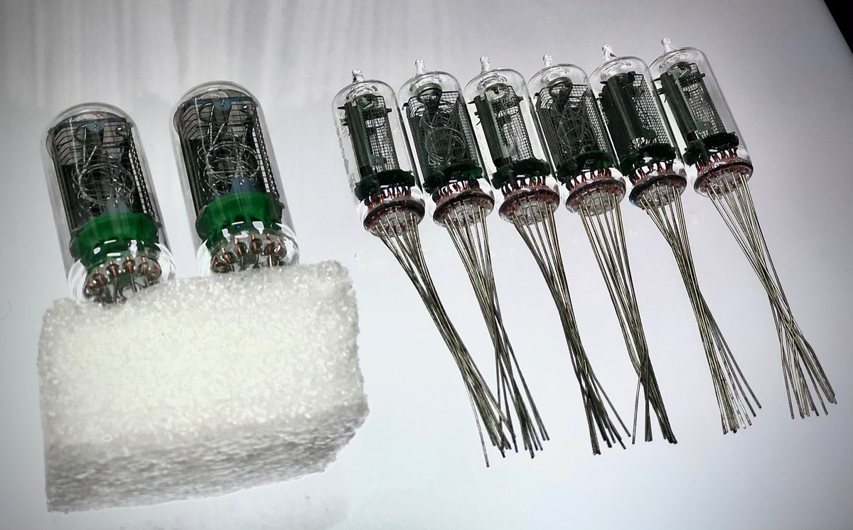 部屋の整理中に、大昔に調達した国産ニキシー管が出てきました！ 岡谷