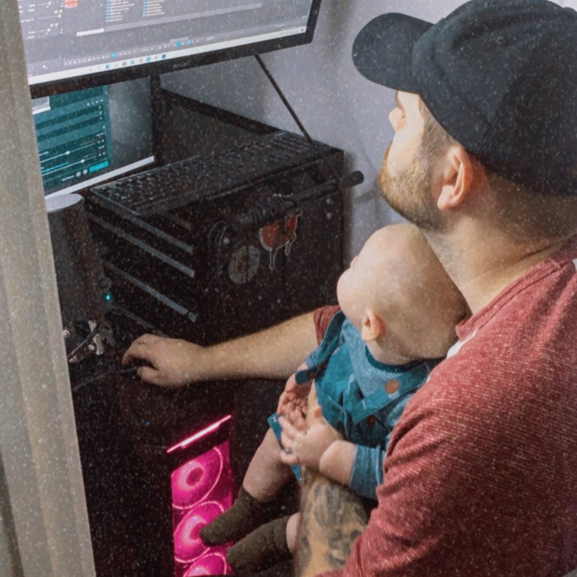 _RRAWLY's tweet photo. Family is everything 🙏🏻 I appreciate all my Twitch family too though, thank you for all your support during this time 🙌🏻

•LIVE NOW•
https://t.co/K1YJXGintF

#twitchstreamer #twitchtv #SupportSmallStreamers #StreamersConnected #pathtopartner #streamersC #SmallStreamersConnectRT https://t.co/svBMLkrUfM