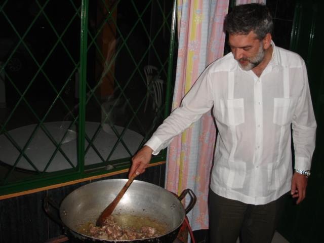 Sanchezmendieta's tweet photo. En este reportaje John Machado nos cuenta una cara oculta de José Luis Sánchez, sacerdote reconocido en Santa Isabel, en #Azuay. Era investigado por abuso sexual y maltratos. En 2018 murió. https://t.co/zcB3I90Gpl https://t.co/q5MiSwaGFo