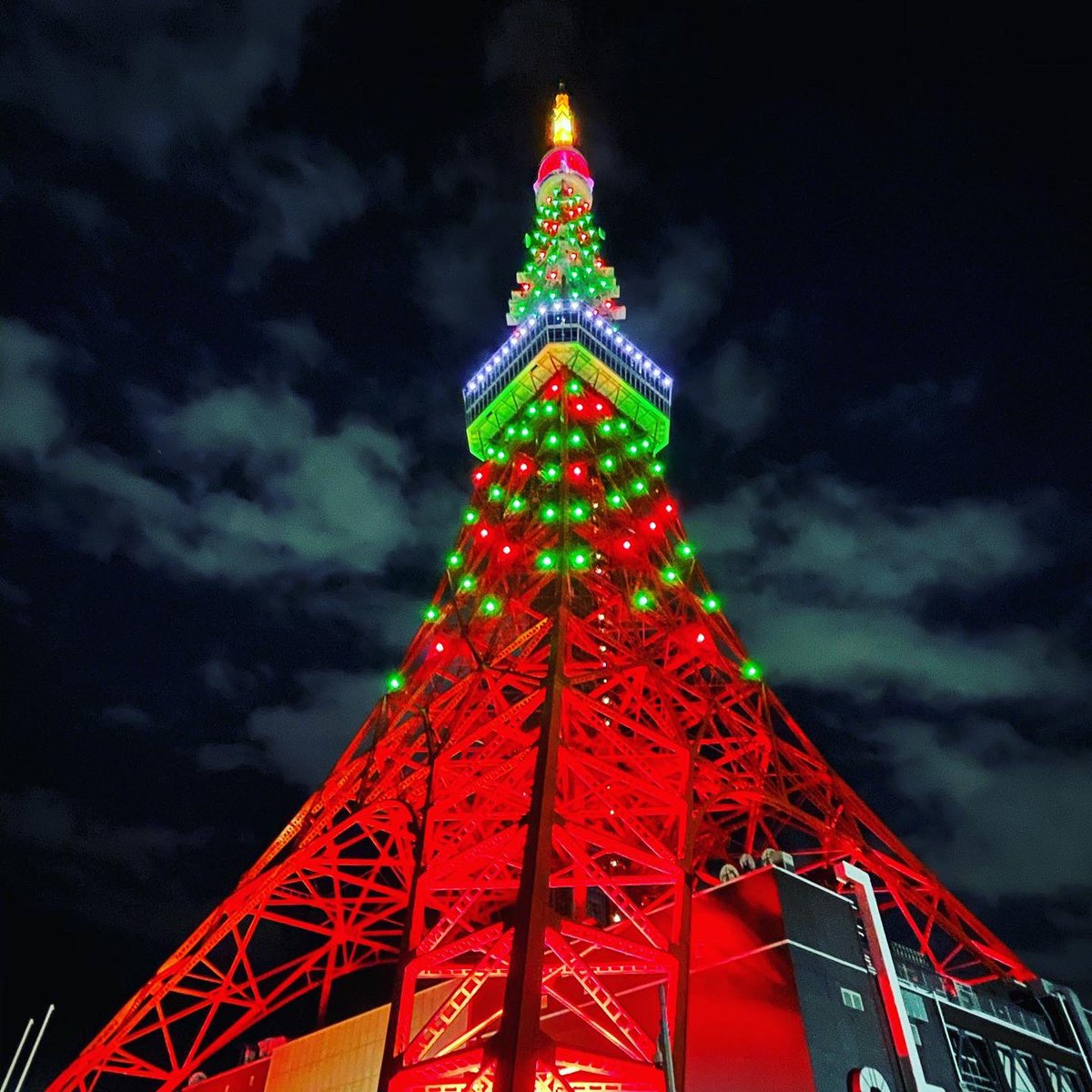 ノッポン弟 Tokyo Tower 公式 サイレント トーキョー 公開記念 スペシャルクリスマスライトアップを点灯中です 一足早いクリスマスツリー仕様の東京タワーは本日24時まで お見逃しなく サイレントトーキョー