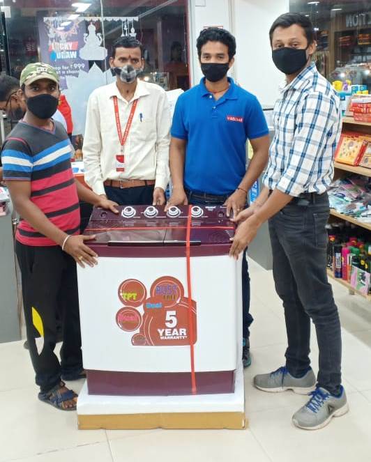 VBAZAR2's tweet photo. Congratulations to Lucky Draw Gift winners. Happy faces @V-Bazaar.
#luckydrawwinners #congratulations #luckywinners #happycustomers #CustomerSatisfaction #festiveoffer #festiveshopping #offers #assuredgift #retailoffers #retailnews #Retail #vbazaar #diwalioffer #dilbolediwalihai https://t.co/PEjlLgEMje