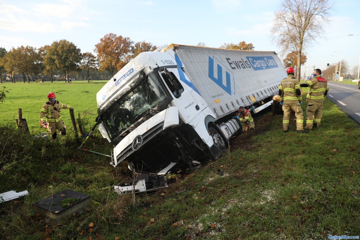 Oostsingel Duiven dicht na ongeval met vrachtwagen -..
