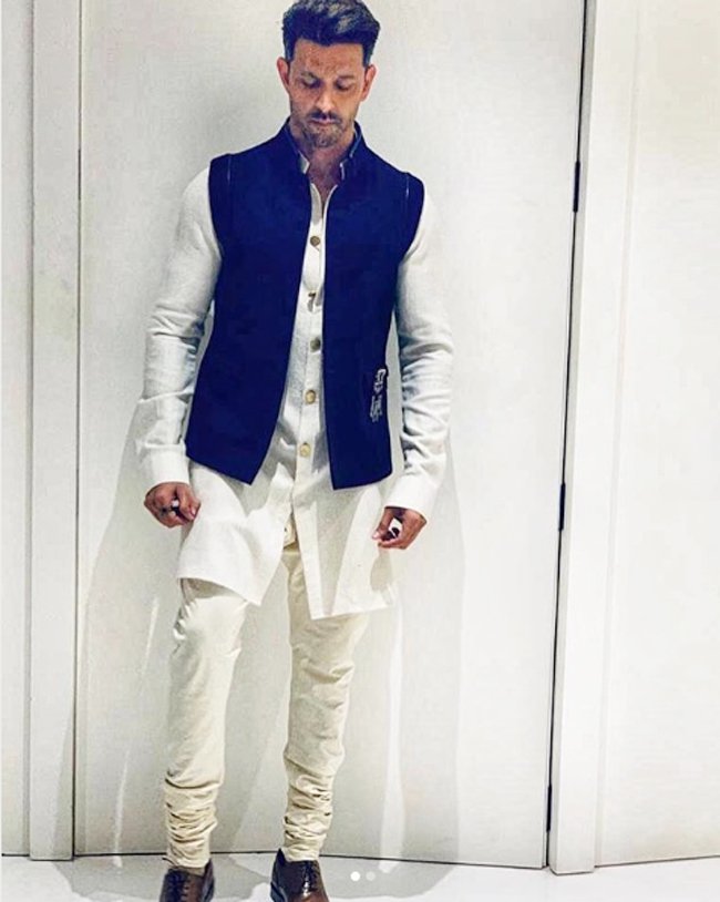 4. Wanna play safe? Go for a white/off white buttoned up short kurta with jodhpur pants of the same colour. Keep the bandhgala open for a relaxed and an uber cool look  #HrithikRoshan