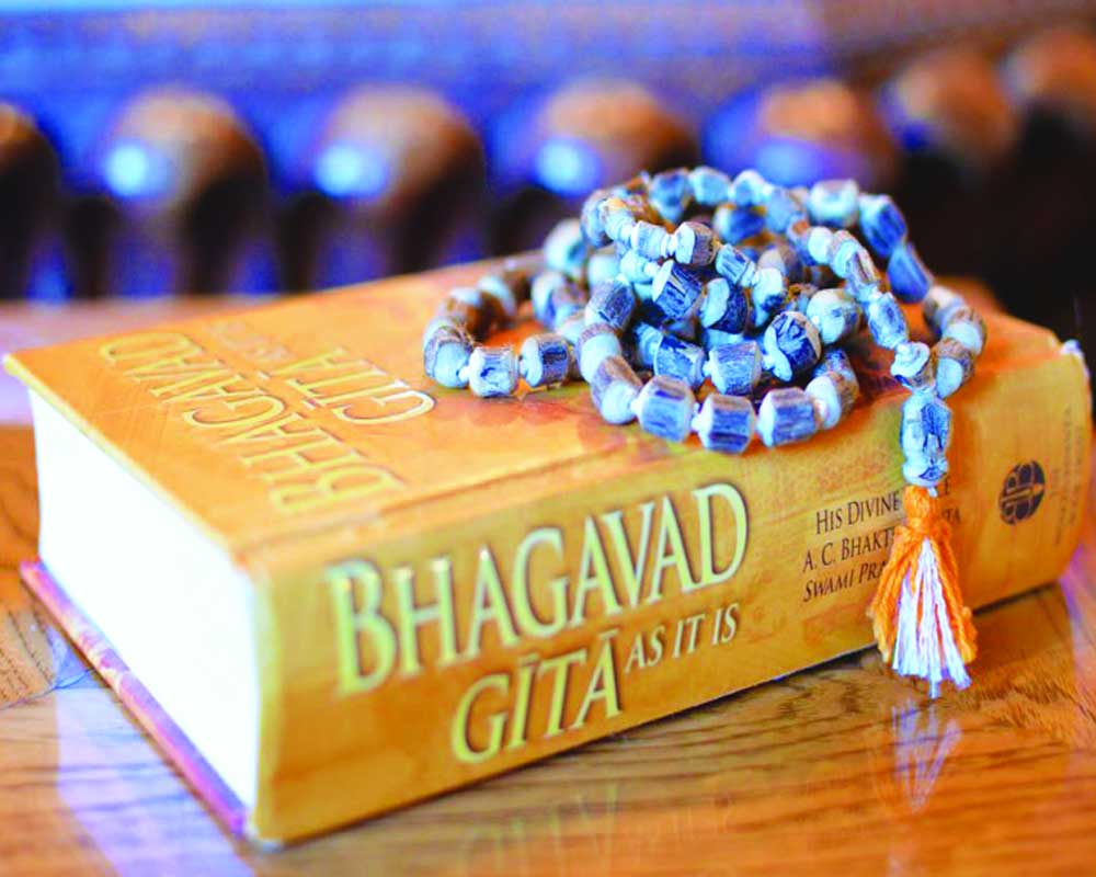 IMPORTANCE OF FIRST CHAPTER OF SHRIMAD BHAGWAT GITA AND ITS STORY.Once Parvati wanted to know the importance of Gita, which after reading it, increases the devotion towards Vishnu. So Shiva elaborately describes the Vishnu Swarup and then informs her that