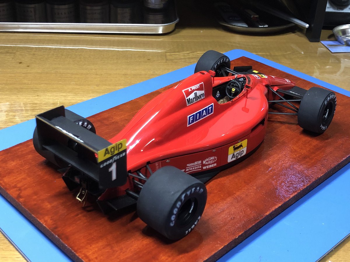 masara272's tweet photo. しばらく寝かせたままだった641/2 ようやく完成しました。カウルの分割を手直し。アウトレットは左右非対称のメキシコ仕様。シートの表現はややオーバー気味ですがまぁ良し。元々カウルが歪んで閉じませんでしたが、やっぱりバチピタとはいかなかった。ギリセーフ…かな？ https://t.co/8Ai4Zla5zZ