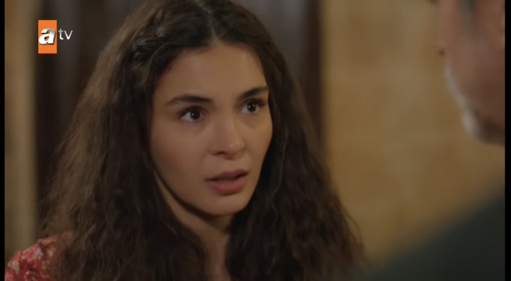 The shift began when she faces the Şadoğlus indicating that this is her father’s house n no one has a say when she comes n goes. Meanwhile we see in her face a certain look to Hazar which he immediately returns as in I support you, I’m proud of you.  #Hercai  #Reyyan  #EbruŞahin