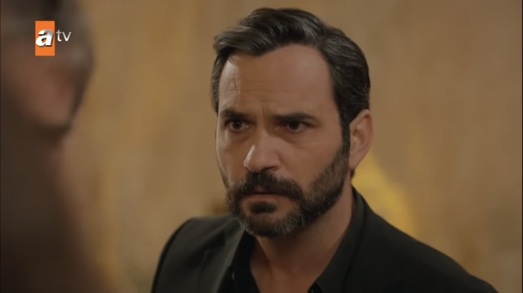 The shift began when she faces the Şadoğlus indicating that this is her father’s house n no one has a say when she comes n goes. Meanwhile we see in her face a certain look to Hazar which he immediately returns as in I support you, I’m proud of you.  #Hercai  #Reyyan  #EbruŞahin