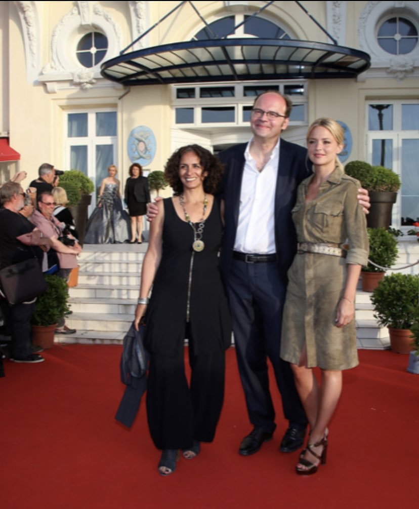 mumagellan's tweet photo. Ce soir, rediffusion de Une Famille À louer, que j’ai co-ecrit avec jpierre Ameris. Beaux souvenirs. #France3 #benoitpoolvoerde #virginieefira https://t.co/NKodW7ynRg