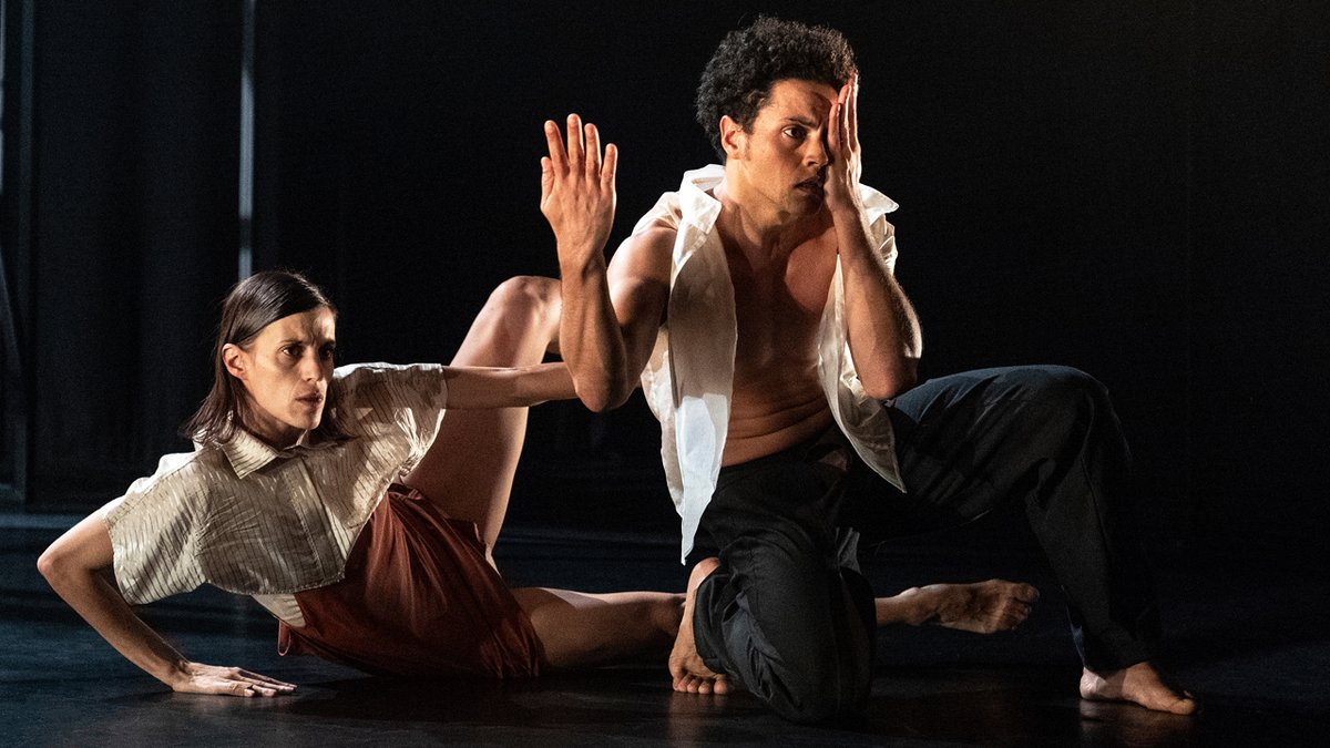 SJeyasinghDance's tweet photo. Looking for more #mondaymotivation? Here it is... Episode 5 of our free #podcast, this time exploring the creation of Shobana's most recent work Staging Schiele.
Listen for free here:
https://t.co/to9a88BEUI
#contemporarydance #schiele #freepodcast #Dance #stagingschiele https://t.co/wtzJK0Mqr3