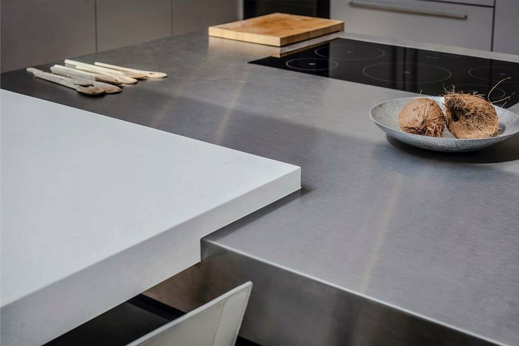 roundhouse_dsgn's tweet photo. Morning sunshine landing on varying levels of surface.

-

#roundhousedesign
#roundhouse 
#roundhousekitchens 
#interiordesign 
#contemporarykitchen 
#roundhousekitchens
#roundhousekitchen 
#roundhousekitchendesign 
#luxurykitchen 
#bespokekitchen 
#besp… https://t.co/yEtmUe7s2C https://t.co/qNqtUdnSPe