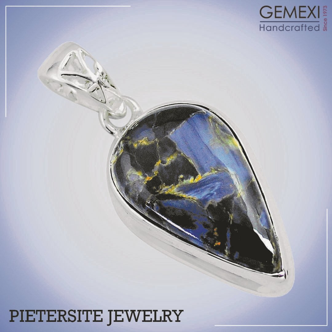 Pietersite is the stone that captures the beauty and storm together. Try this amazing piece of jewelry & spread the glory of fashion.
buff.ly/35Obe2B
#pietersite #pietersitejewelry #pietersitecabochon #pietersitependant #pietersiteblue #pietersitestone #pietersitebracelet