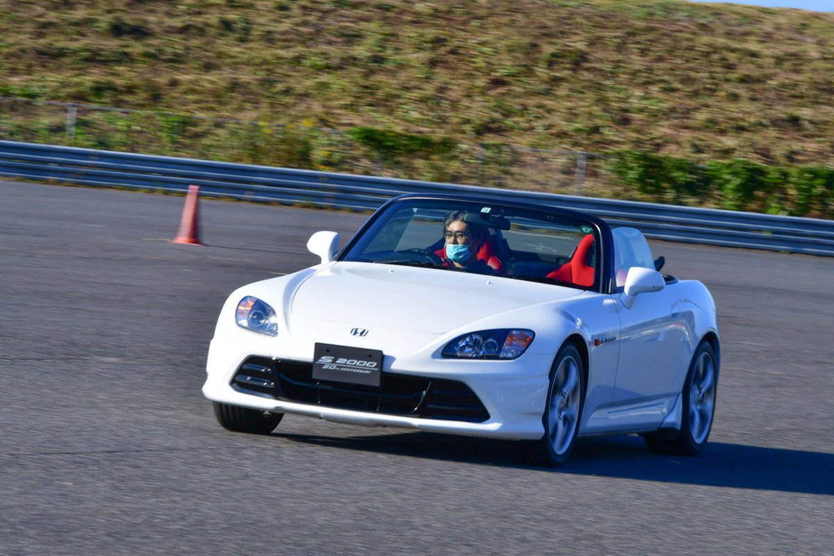 S2K20TH's tweet photo. ☆HONDA ACCESS THANKS MEETING☆
TwinRing MOTEGI
25.Oct.2020
デモカーのステアリングを握ってご自身のS2000と乗り比べ！ https://t.co/PkHePfnZUE