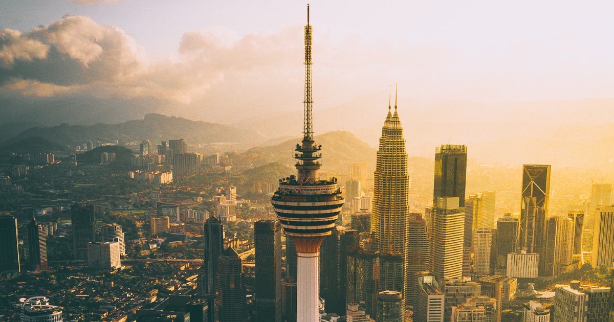 TopUnis's tweet photo. Want to meet your dream university? π Now you can, all without leaving your house. At our QS Virtual Connect Masters event in #Malaysia, we'll be joined by @GWtweets @nyutandon @ucl and other leading unis. Register free: https://t.co/SFUhpwceyf #virtualevents #postgradstudents https://t.co/GRXIkNthzS