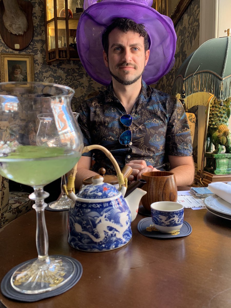 CreativesInSTEM's tweet photo. #CreativeInSTEMoftheWeek this week is Alfredo (@DrCarpineti), an astrophysicist, science journalist for @IFLScience, host of podcast @TheAstroholic and chair of @PrideinSTEM (he/him). https://t.co/UP5Sl1YtBA
