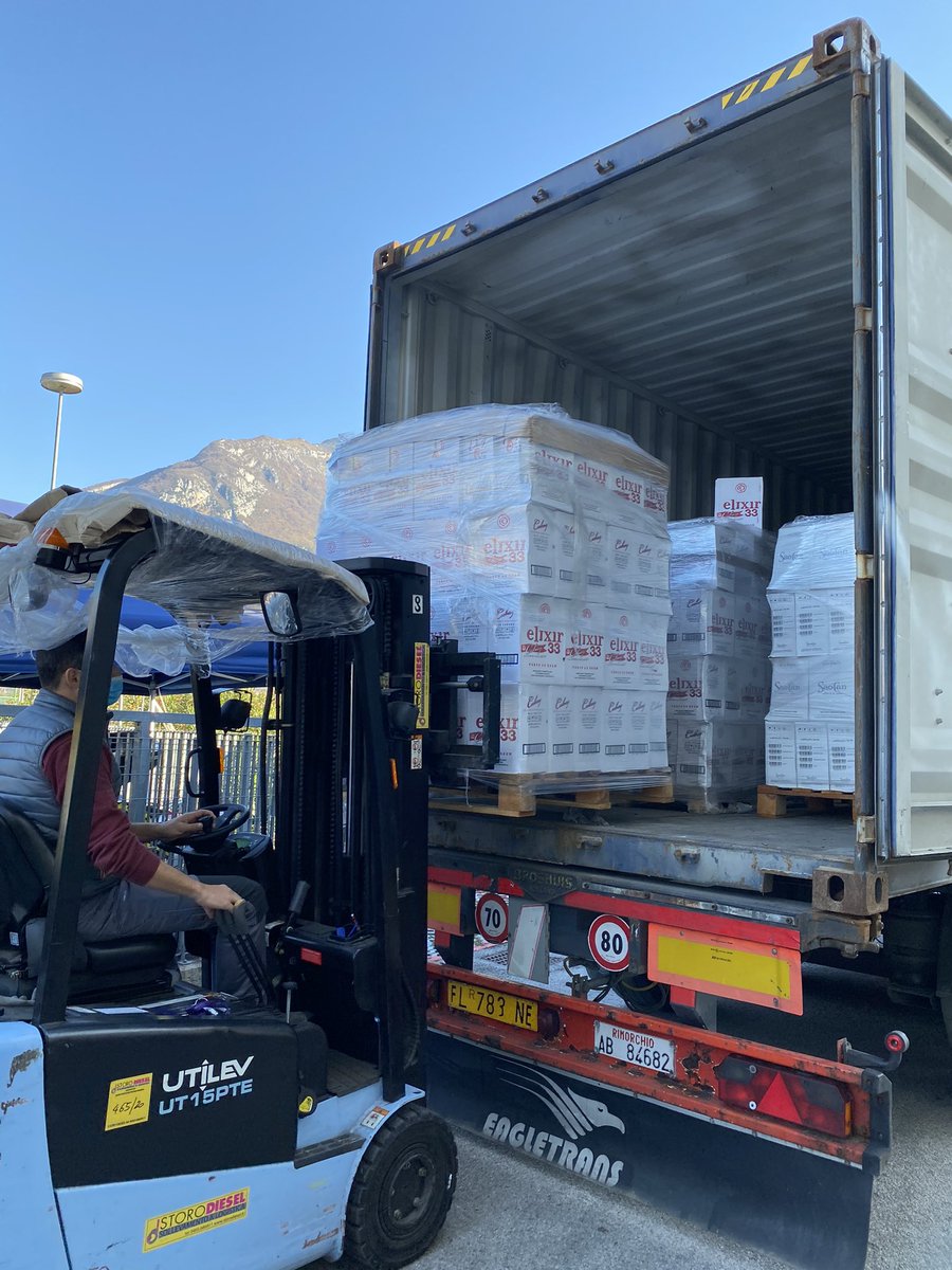 FrunerMarzio's tweet photo. Recibiendo otro cargo de nuestro #roncubay... desde la Ronera Central (Santa Clara) 🇨🇺.... hasta nuestros Almacenes 🇮🇹 ... siempre ADELANTE!!!!!
#cubay #ron #rum #autentico #cuba #roneracentral #cubaron #ercsunspirits #mojito #maestrosroneroscubanos #canadeazucar https://t.co/TJulidcUli