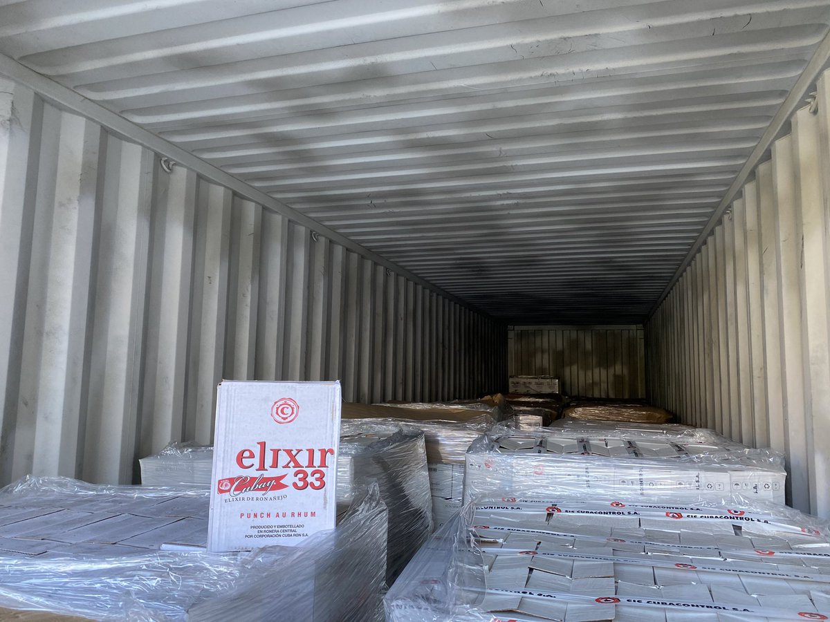 FrunerMarzio's tweet photo. Recibiendo otro cargo de nuestro #roncubay... desde la Ronera Central (Santa Clara) 🇨🇺.... hasta nuestros Almacenes 🇮🇹 ... siempre ADELANTE!!!!!
#cubay #ron #rum #autentico #cuba #roneracentral #cubaron #ercsunspirits #mojito #maestrosroneroscubanos #canadeazucar https://t.co/TJulidcUli