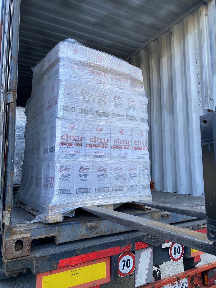 FrunerMarzio's tweet photo. Recibiendo otro cargo de nuestro #roncubay... desde la Ronera Central (Santa Clara) 🇨🇺.... hasta nuestros Almacenes 🇮🇹 ... siempre ADELANTE!!!!!
#cubay #ron #rum #autentico #cuba #roneracentral #cubaron #ercsunspirits #mojito #maestrosroneroscubanos #canadeazucar https://t.co/TJulidcUli
