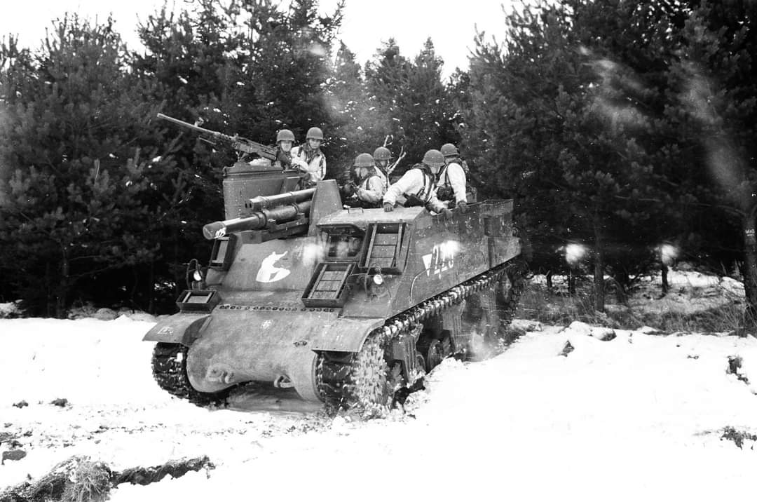 Bundesheerbauer's tweet photo. 1960 erhielt das #Bundesheer die leichte Panzerhaubitze M7B2. Sie wurde 1941 von der US-Armee entwickelt, hatte ein Geschütz Kaliber 105 mm und eine Reichweite von bis zu 11 km. 1971 wurde sie durch die Panzerhaubitze M109 ersetzt. https://t.co/pc9GYeEoTi