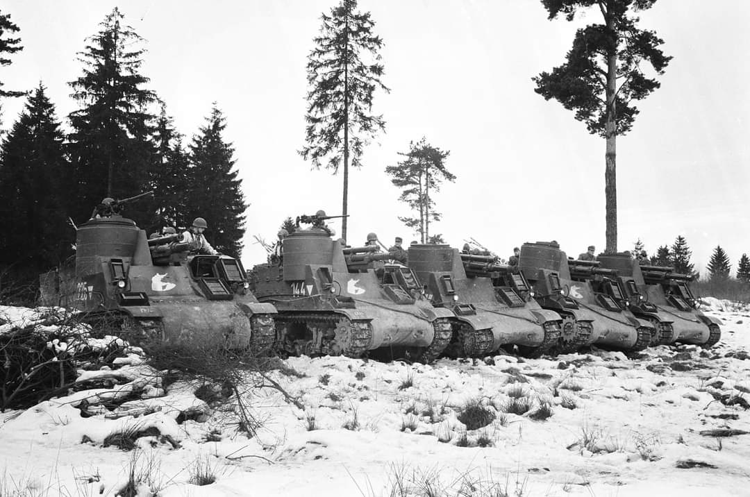 Bundesheerbauer's tweet photo. 1960 erhielt das #Bundesheer die leichte Panzerhaubitze M7B2. Sie wurde 1941 von der US-Armee entwickelt, hatte ein Geschütz Kaliber 105 mm und eine Reichweite von bis zu 11 km. 1971 wurde sie durch die Panzerhaubitze M109 ersetzt. https://t.co/pc9GYeEoTi