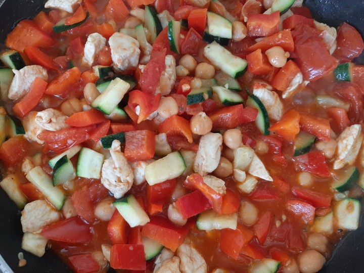 Rosaliefes's tweet photo. Avondeten alvast aan het maken.  #foodprepping #8weekschallenge https://t.co/yvoprv4WSI